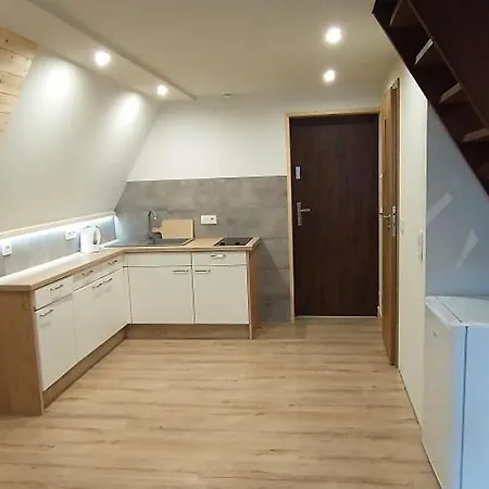 Tatil Evi Caloroczny Nad Zalewem U Podnoza Gor Stolowych