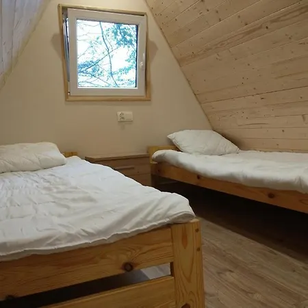 Caloroczny Nad Zalewem U Podnoza Gor Stolowych *