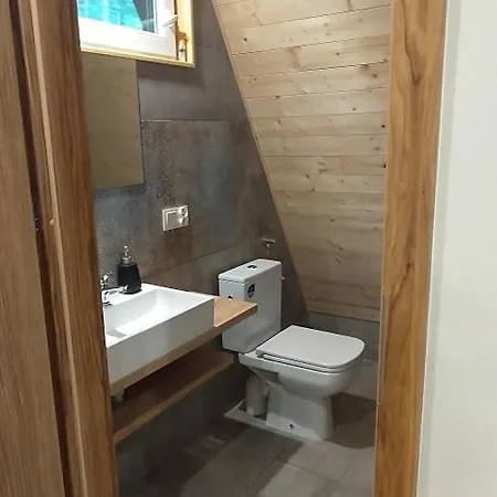 Caloroczny Nad Zalewem U Podnoza Gor Stolowych Radkow