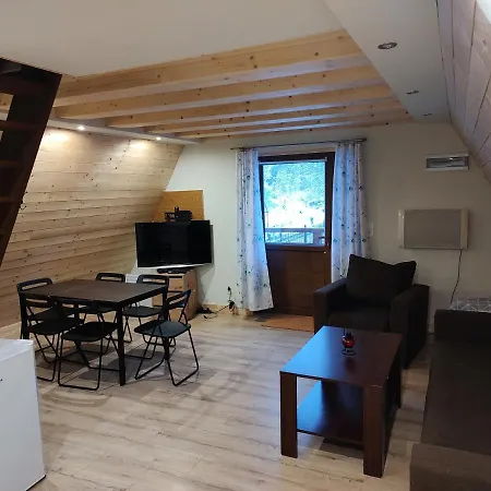 Caloroczny Nad Zalewem U Podnoza Gor Stolowych *