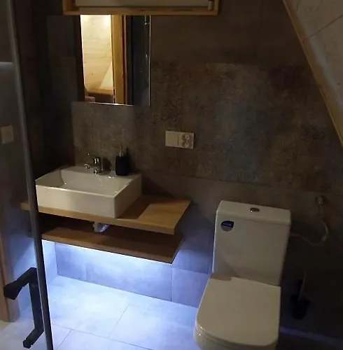 Caloroczny Nad Zalewem U Podnoza Gor Stolowych بيت للعطل *