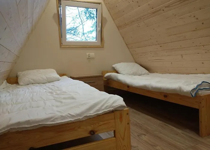 Caloroczny Nad Zalewem U Podnoza Gor Stolowych *