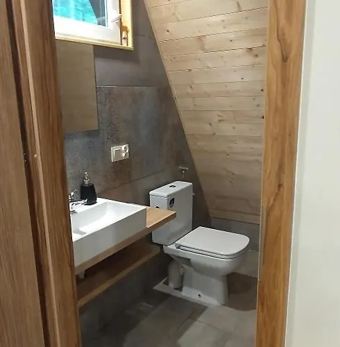 Caloroczny Nad Zalewem U Podnoza Gor Stolowych Radkow