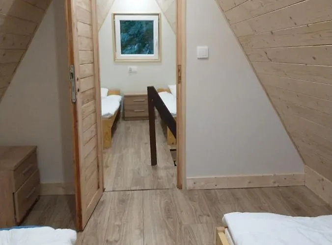 Caloroczny Nad Zalewem U Podnoza Gor Stolowych 라트코프